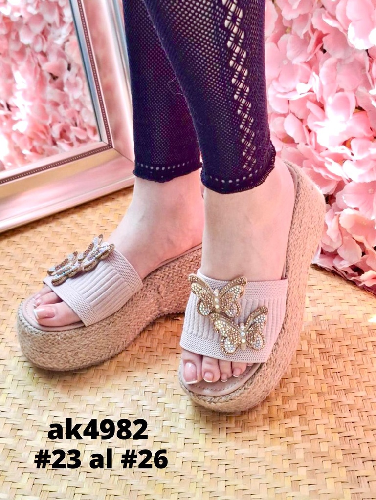 AK4982