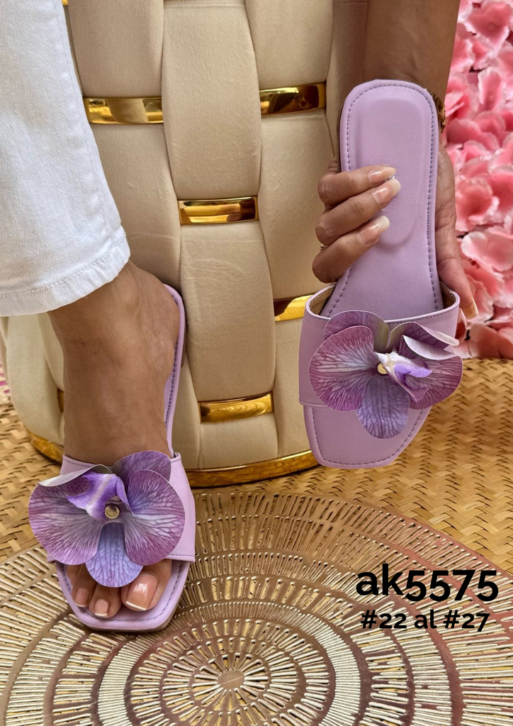 AK5575