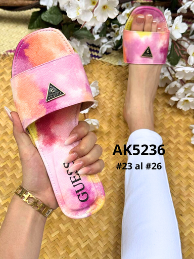 AK5236